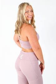 The high waisted cargo gym leggings are soft and sleek and have pockets to carry all your essentials.color_dusty-lavender