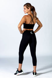 These soft gym leggings with pockets are durable and functional. Pockets for all your essentials and a high waistband for optimal support. #color_black