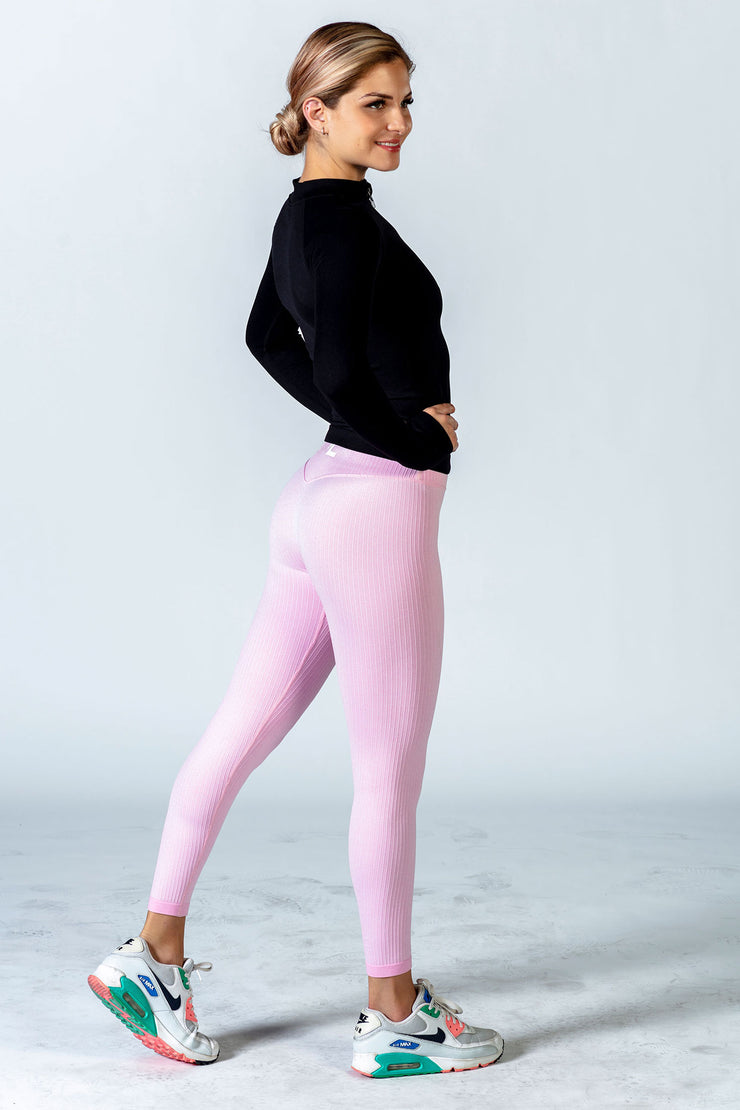 These high waisted ribbed gym leggings have a seamless ribbed texture making you look and feel great. 