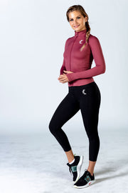 1Enemy's black workout leggings for women have pockets to help you carry all your essentials! Soft and durable, this will surely become your new favorite leggings.