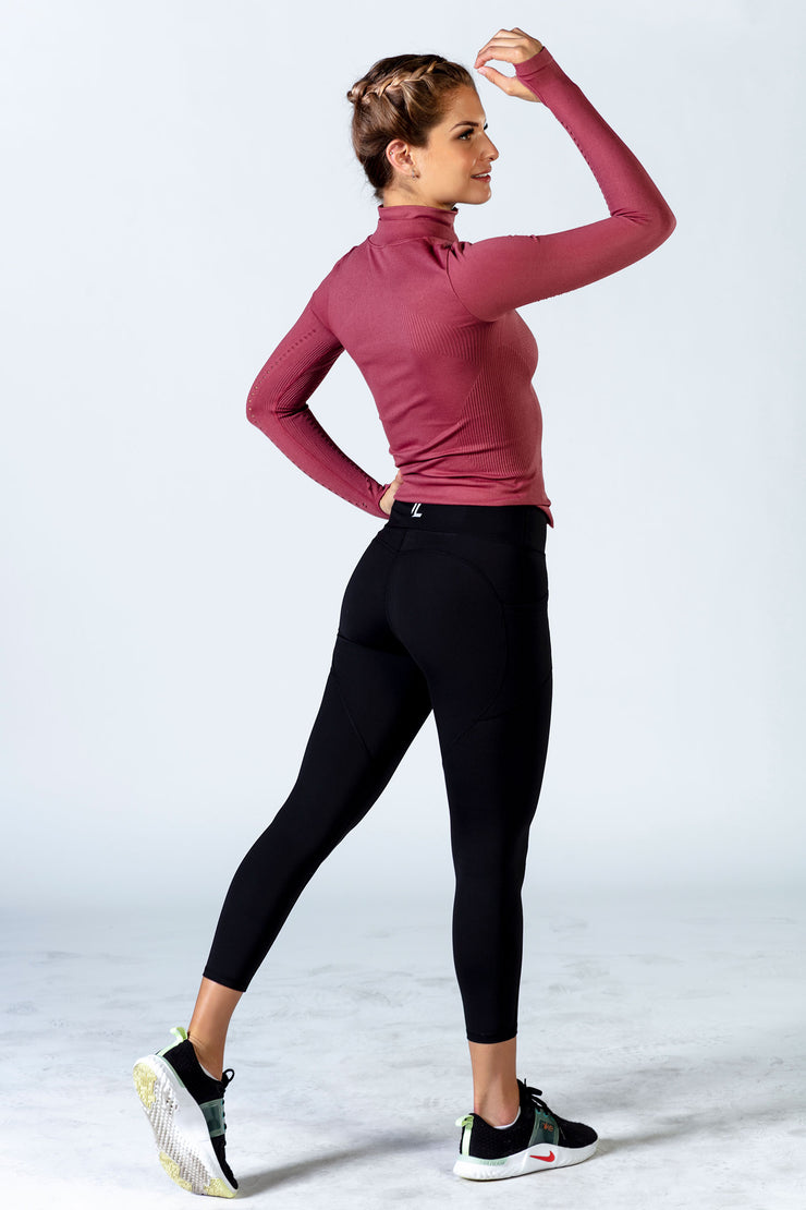 These high waisted black leggings have pockets to help carry all your essentials, whether to the gym or around town. You can feel confident and supported in these 1Enemy classic leggings.