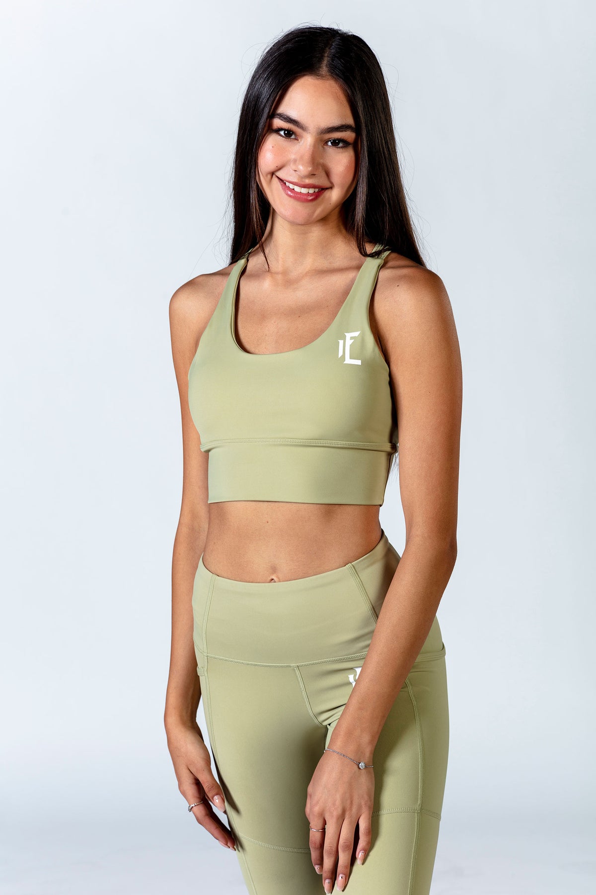 BENCH/ on X: Colors that let you move with confidence and style. Let  #BENCHActive seamlessly blend performance and fashion to fuel your  lifestyle. 🏃🏻‍♀️ Quick Dry Sports Bra - Medium Support 