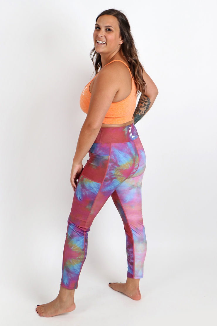 These tie-dye leggings with pockets provide functionality to your fitness, and can keep up with even the toughest of workouts.  