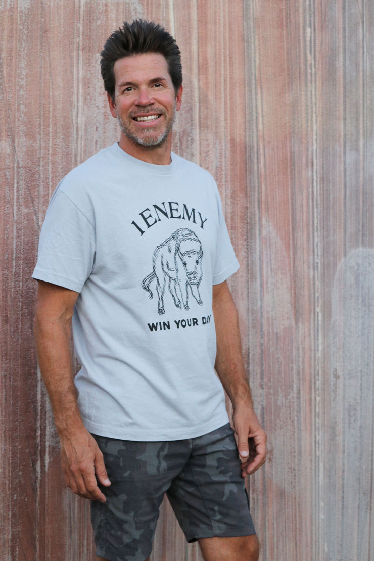 Our streetwear collection for men now includes this black and grey t-shirt, featuring our new bison logo. A simple, yet comfortable workout tee to add to your regimen.